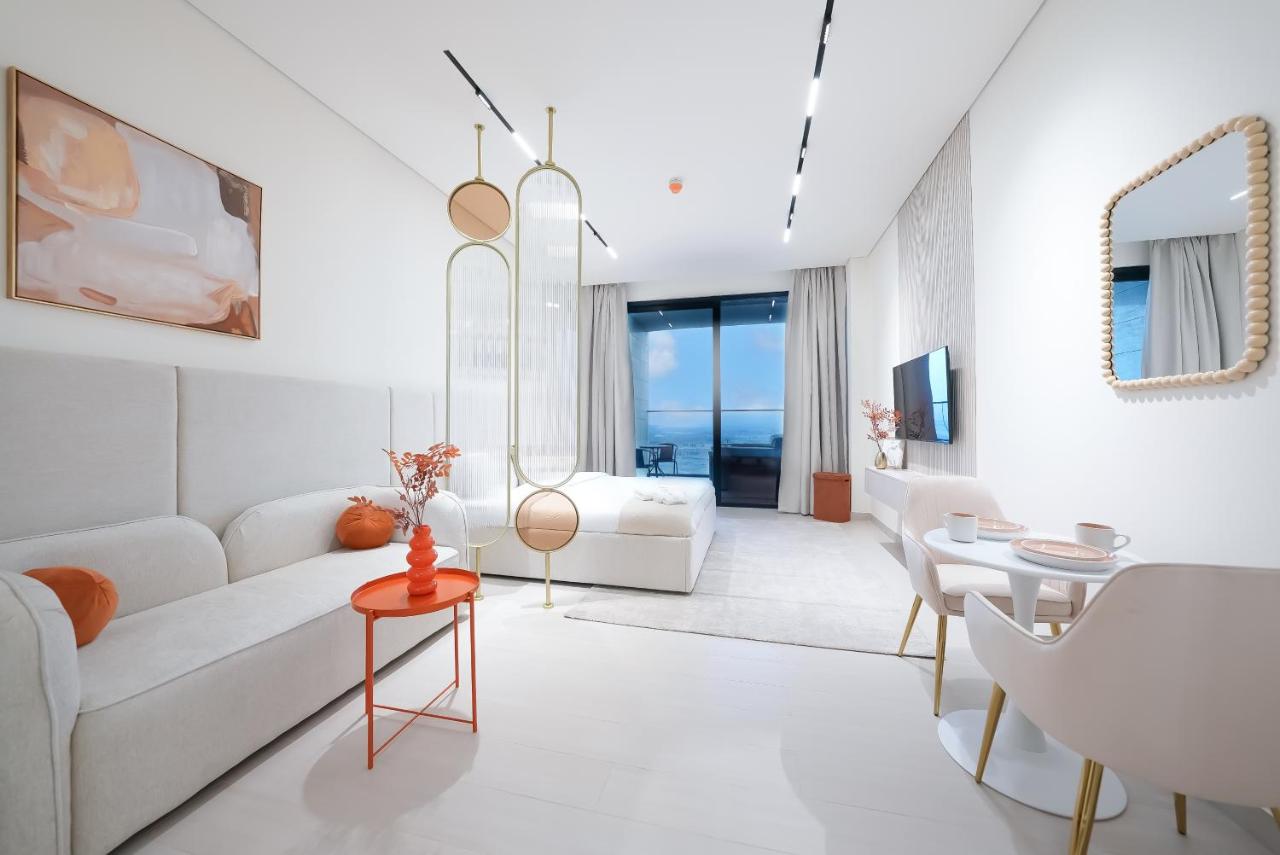 Designer Studio Retreat with Jacuzzi & Canal Views