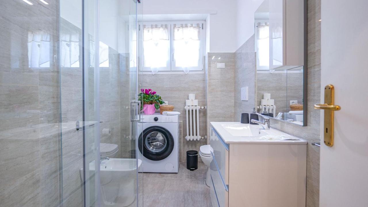 Angela's Vatican Apartment - 3