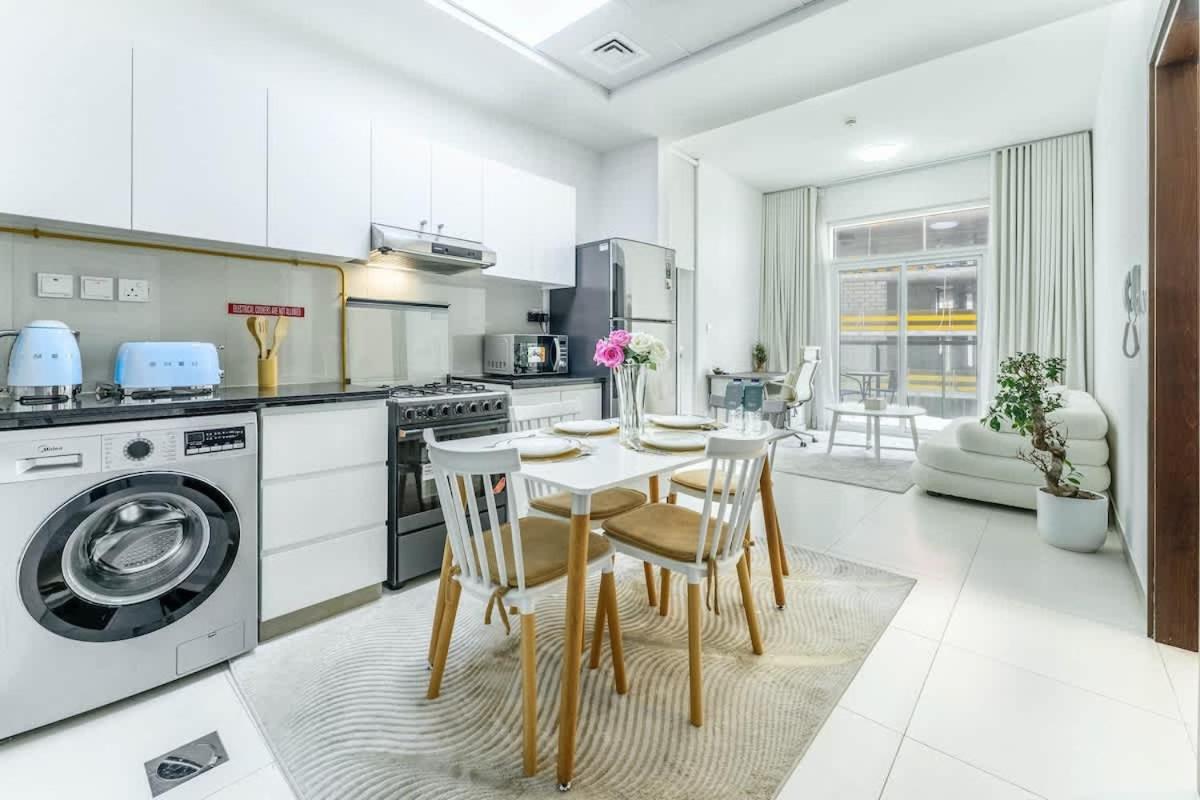 FAM Living 1BR Stay Binghatti Gateway, Al Jaddaf - 3