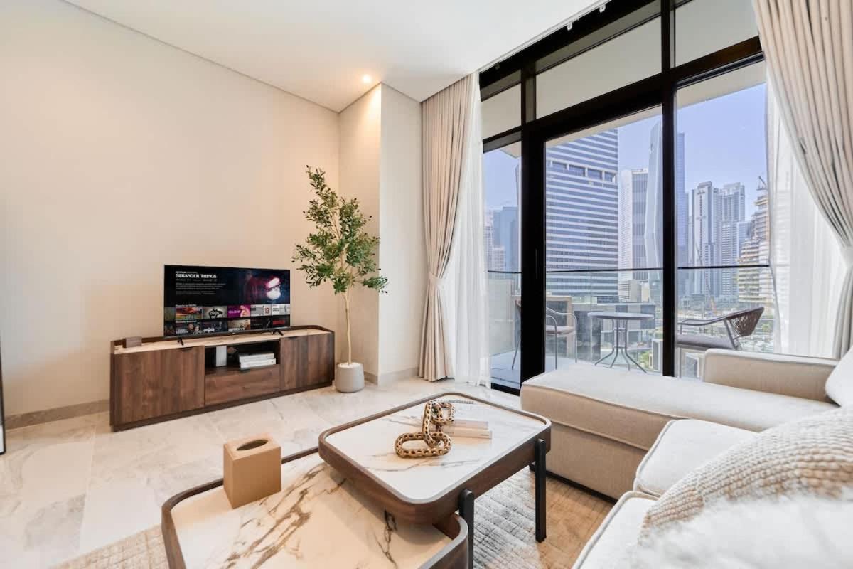 FAM Living Dubai Escape Sleek Studio at Peninsula Five - 2