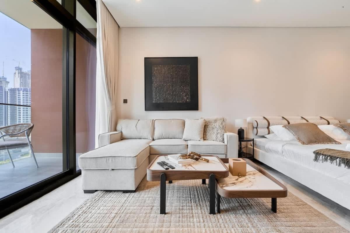 FAM Living Dubai Escape Sleek Studio at Peninsula Five - 3