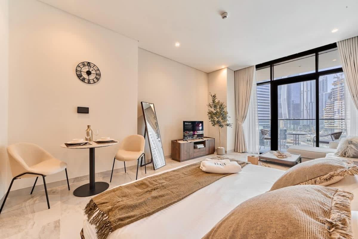 FAM Living Dubai Escape Sleek Studio at Peninsula Five - 5