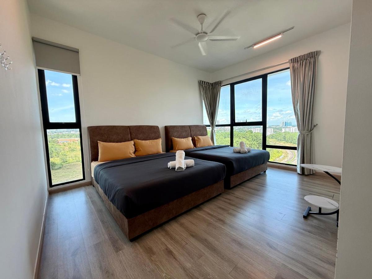 Midvalley Mosaic Southkey industry nest JB CIQ 3BR10PAX - 2