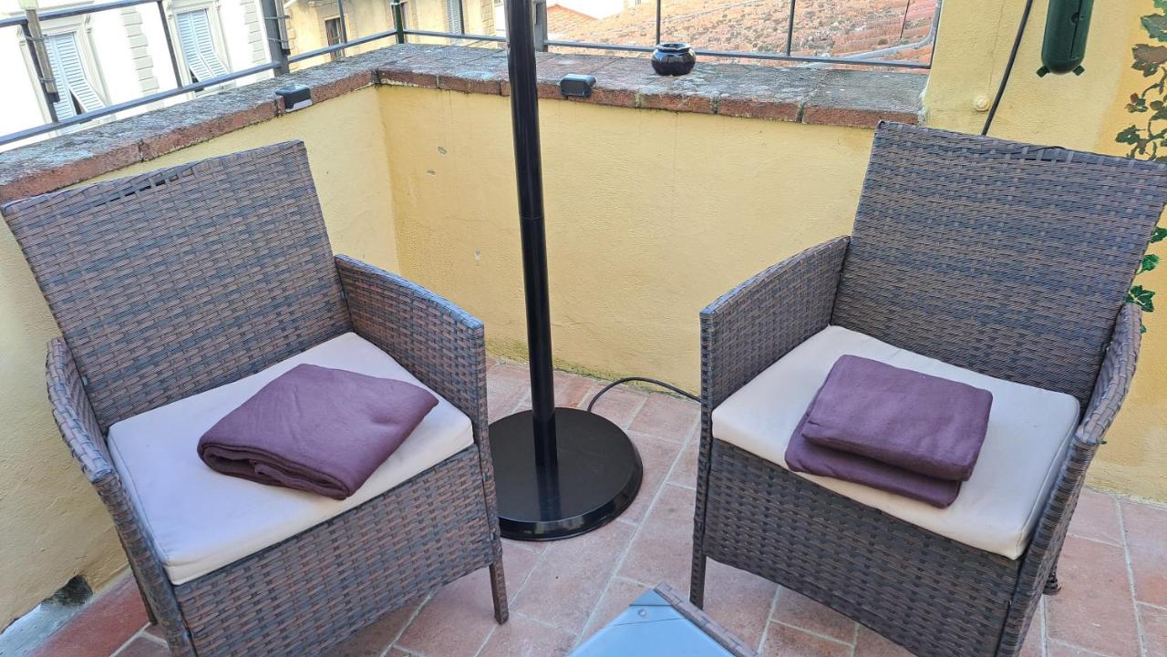 Sunny home with roof patio - 3