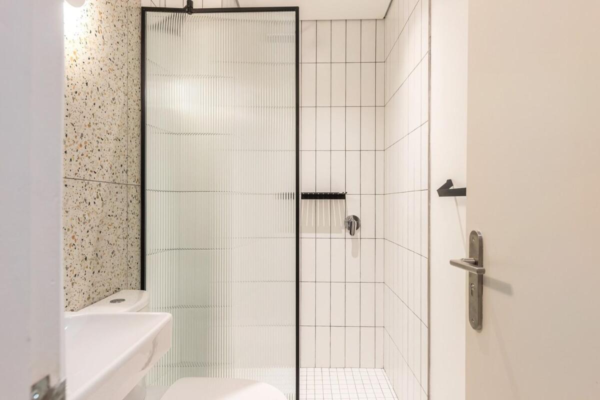 Charming Apartment Steps From Sea Point Beach - 2