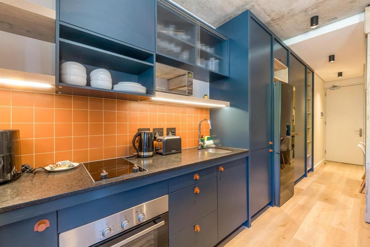 Charming Apartment Steps From Sea Point Beach - 4