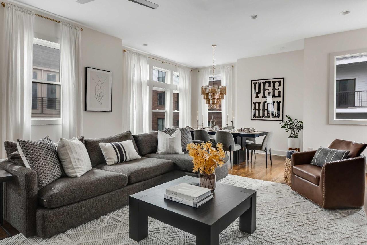 The Wade - Minutes to the Gulch & 12 South - 2