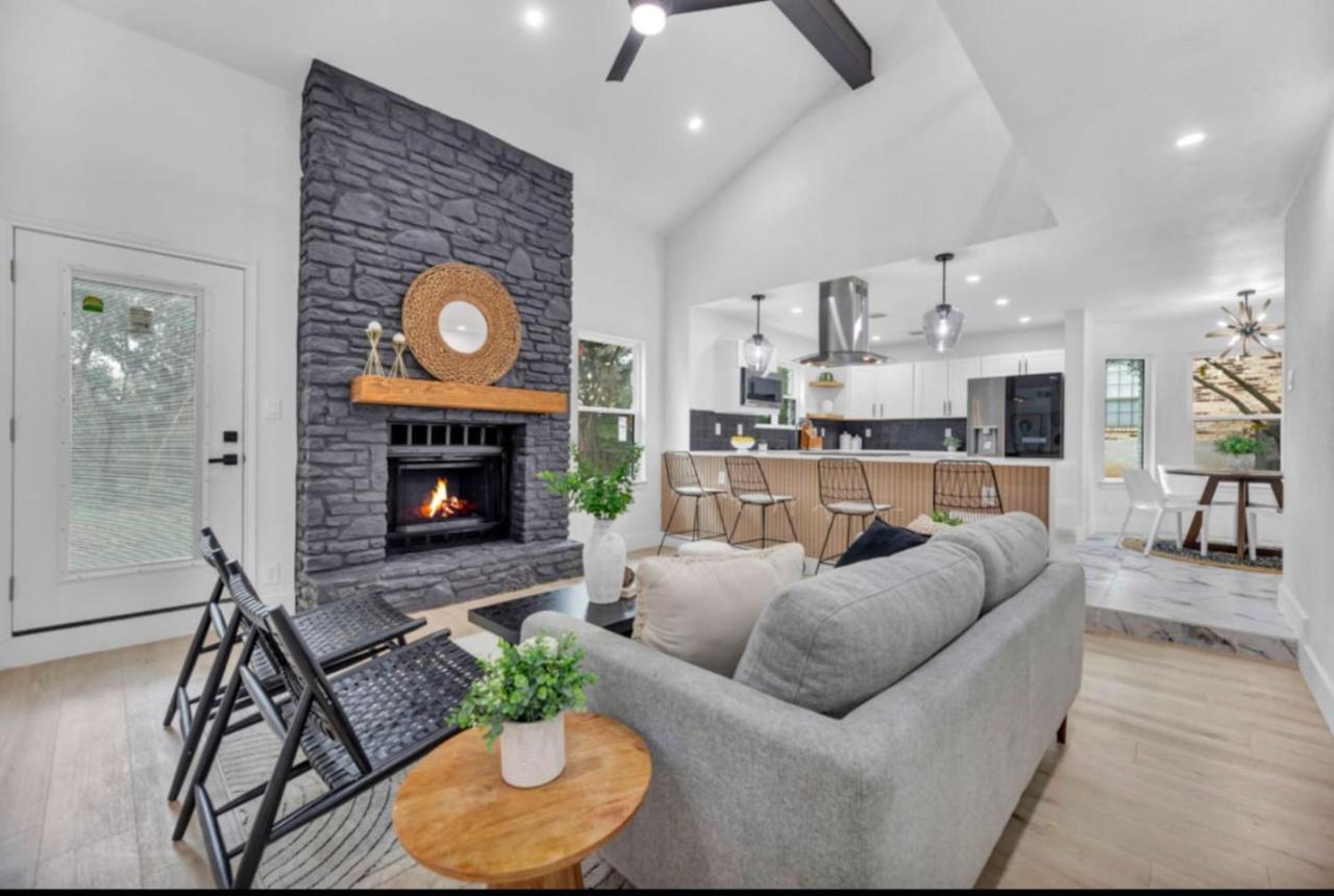 New 4BDRetreat Next to Greenbelt