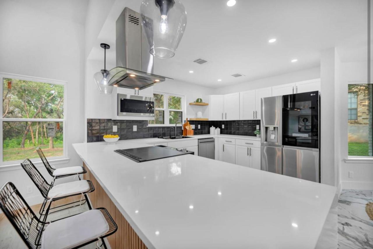 New 4BDRetreat Next to Greenbelt - 2