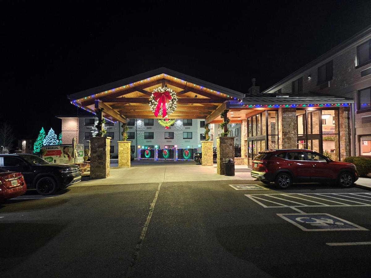 Red Feather Lodge/Hotel — photo 19