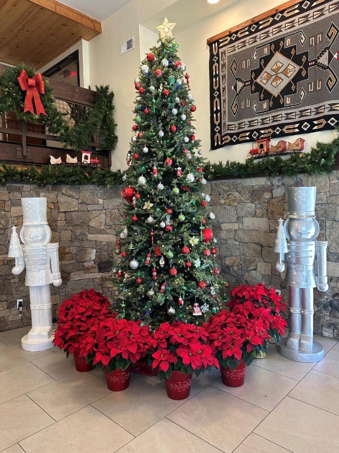 Red Feather Lodge/Hotel — photo 14