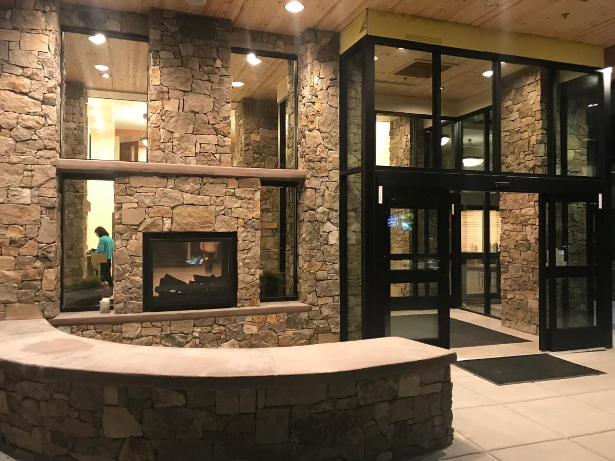 Red Feather Lodge/Hotel — photo 18