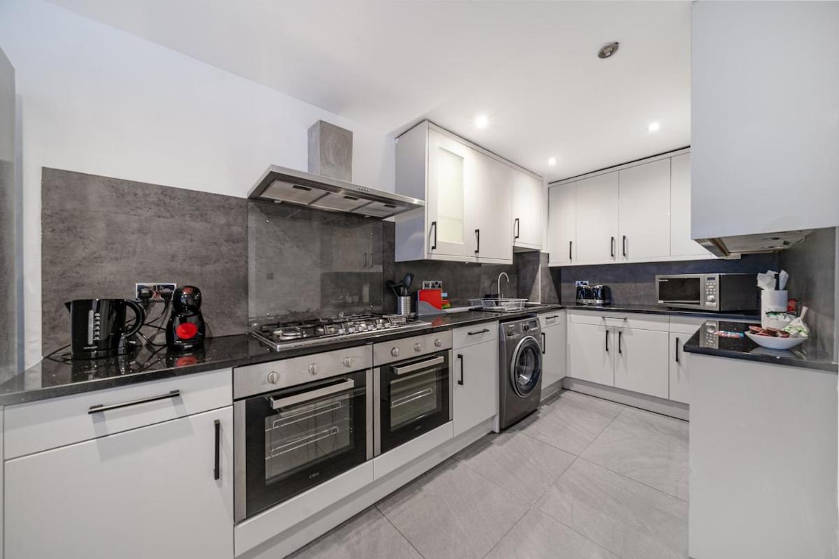 Large 4 Bed Brixton House - Parking Garden Wi-Fi & Sky TV! - 4