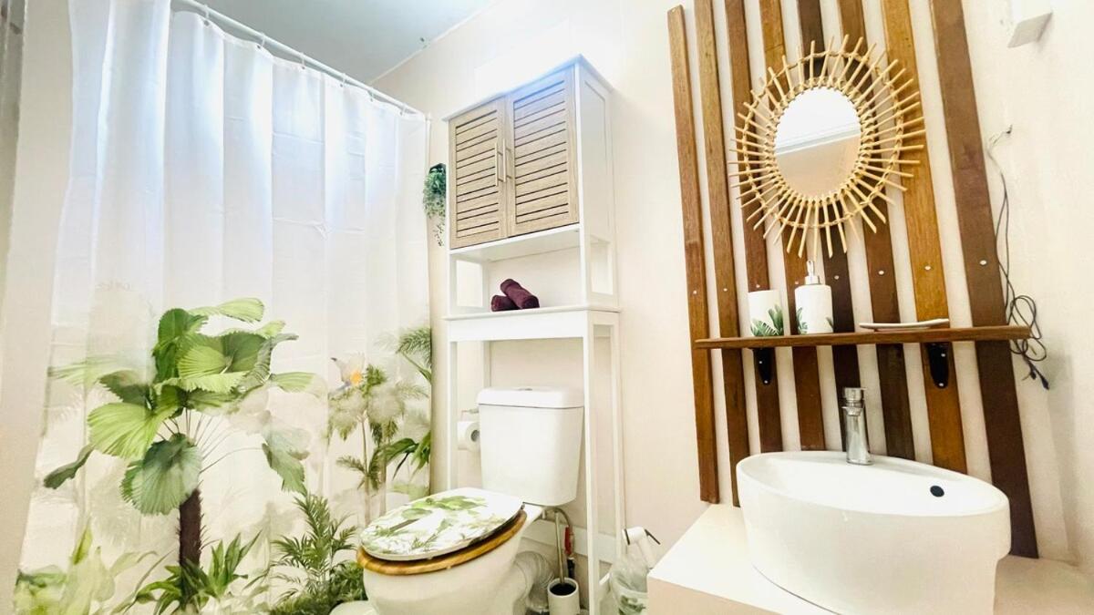 Charming House with Pool, 5 Min to the Beach - 3