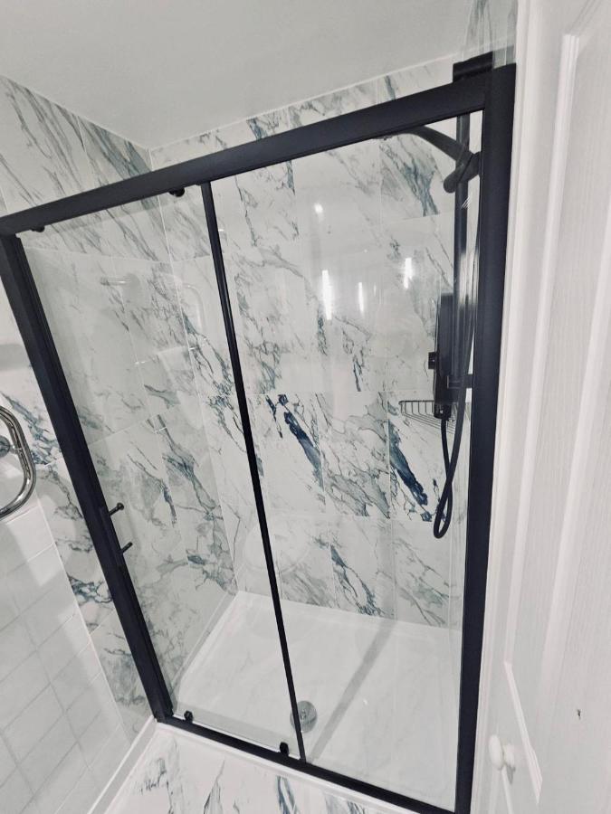 1 bed flat minutes from Holland Park station! - 3