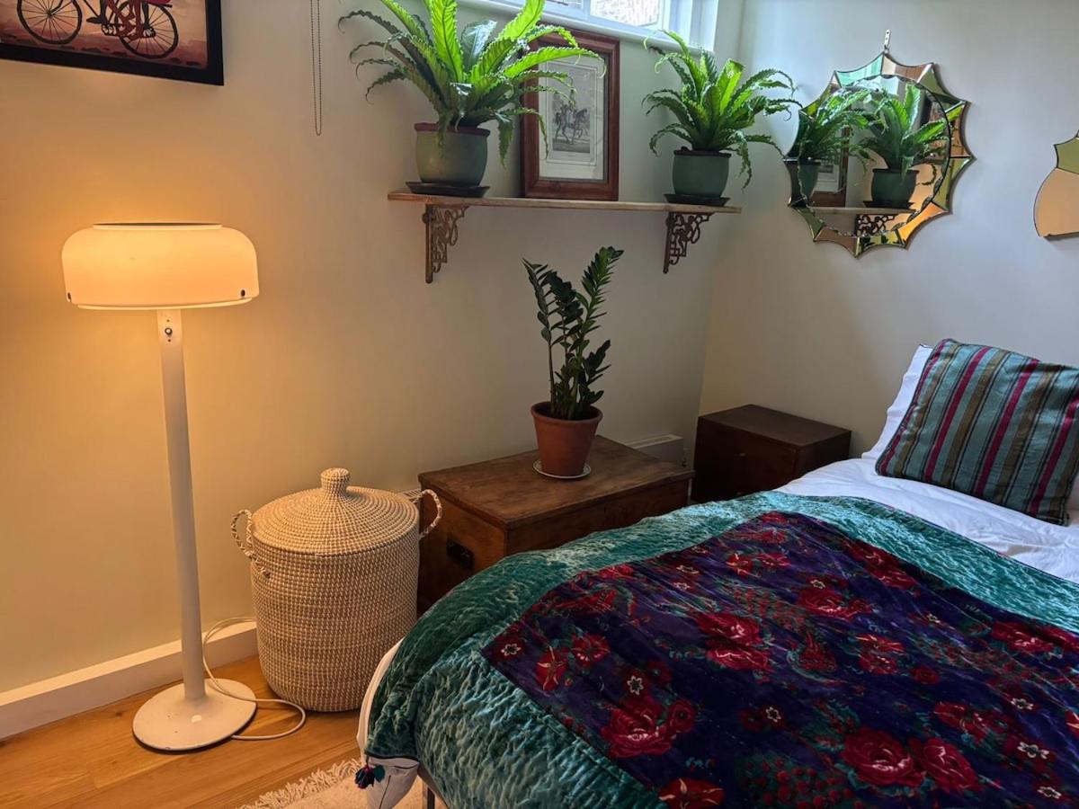 Refurbished flat in stunning coach house - 4