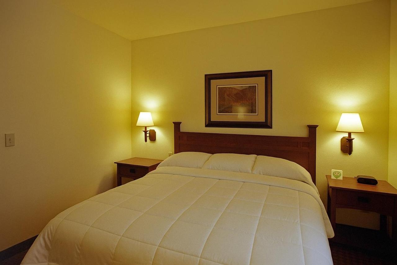 Mountain Inn & Suites Airport - Hendersonville — photo 16