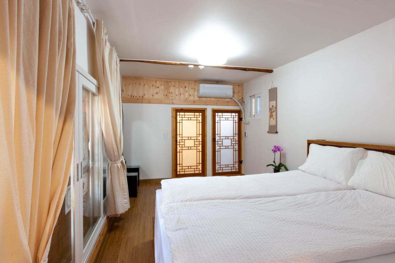 Dongmyo Hanok Sihwadang - Private Korean Style House in the City Center with a Beautiful Garden - 5