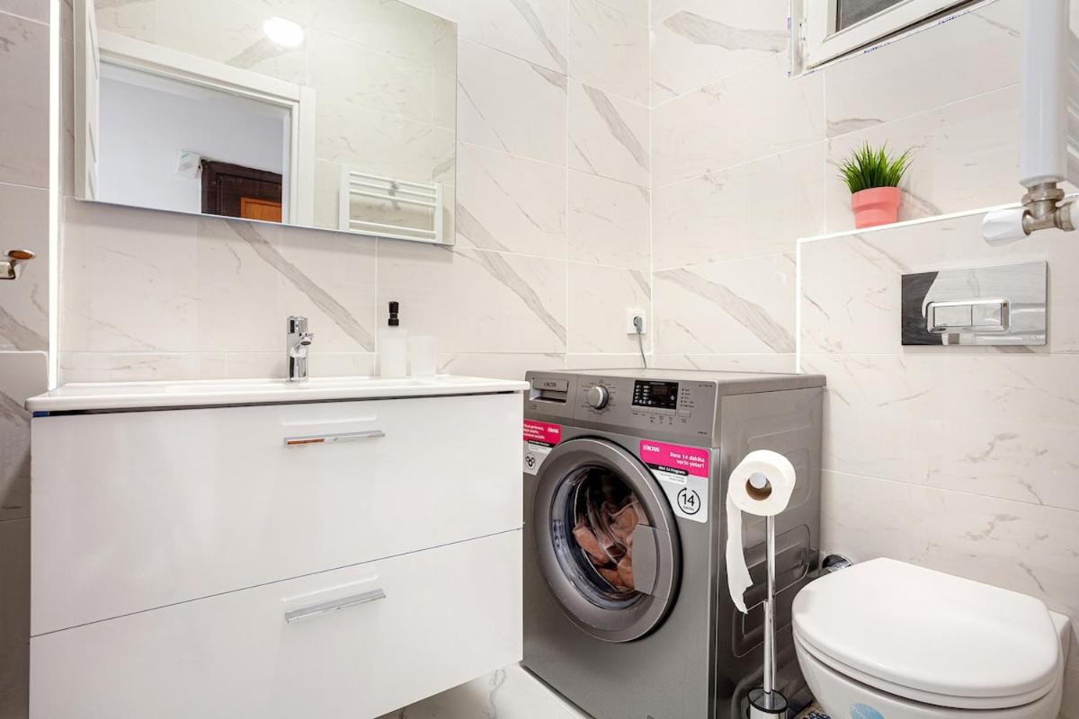 Magnificent View Great Location - 3