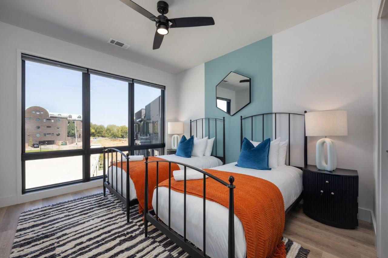 Penthouse Blues-Odyssey-Pool & Gym-Mins 2 Broadway - 5