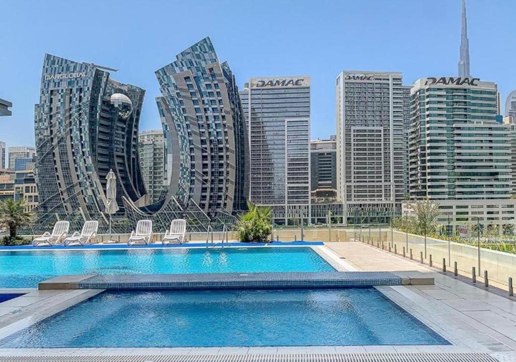 Luxurious apartment with Burj Khalifa & Canal Views