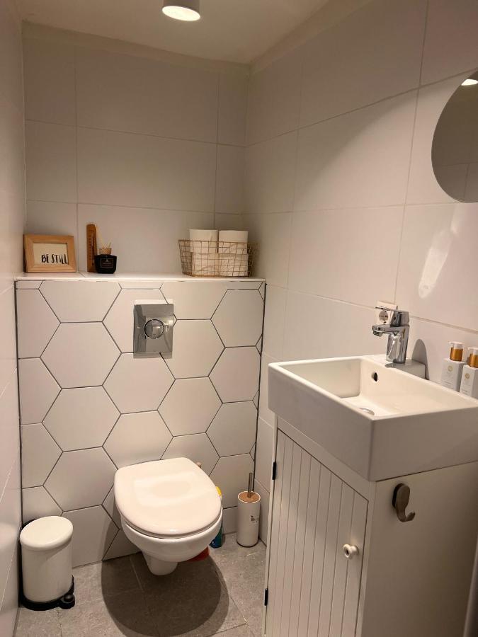 Cozy tiny house close to Schiphol Ams Airport - 2
