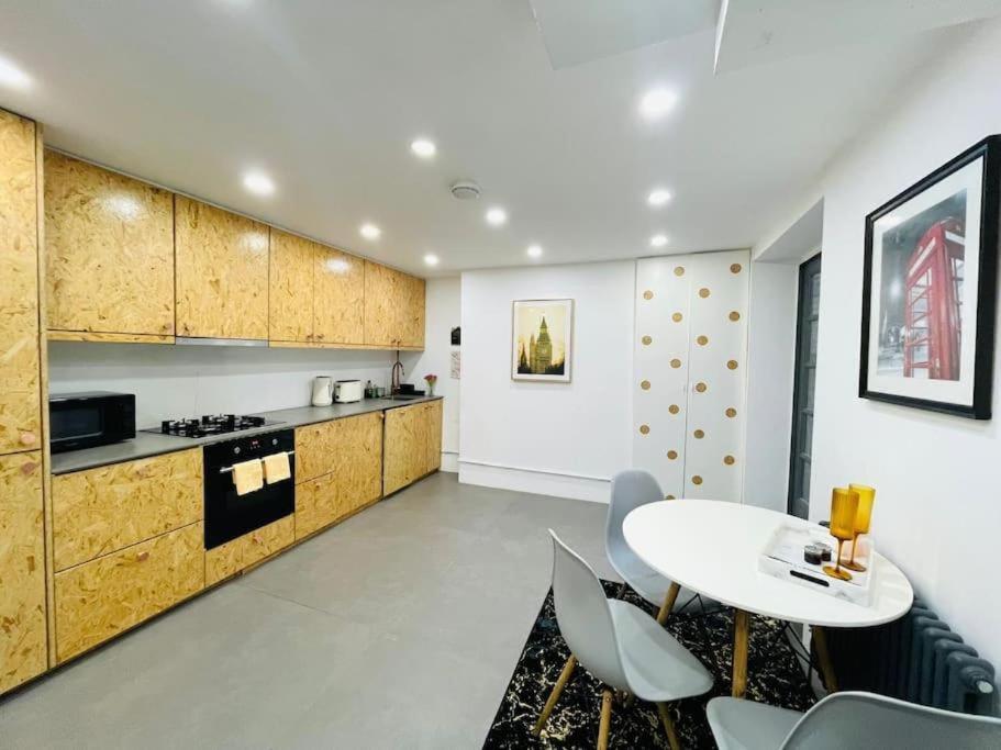 Charming 2Bd Modern Flat with Garden In Little Venice - 4