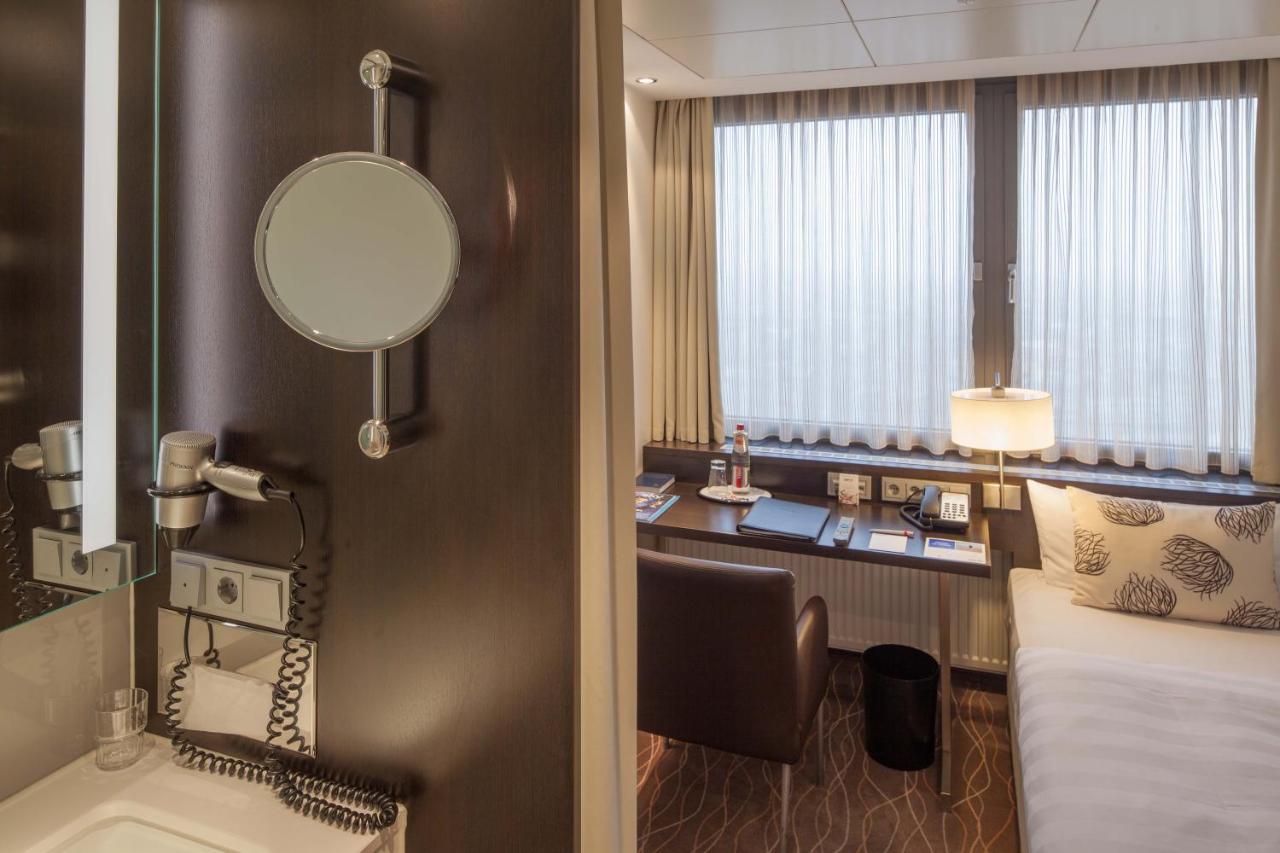 Park Inn by Radisson Berlin Alexanderplatz photo