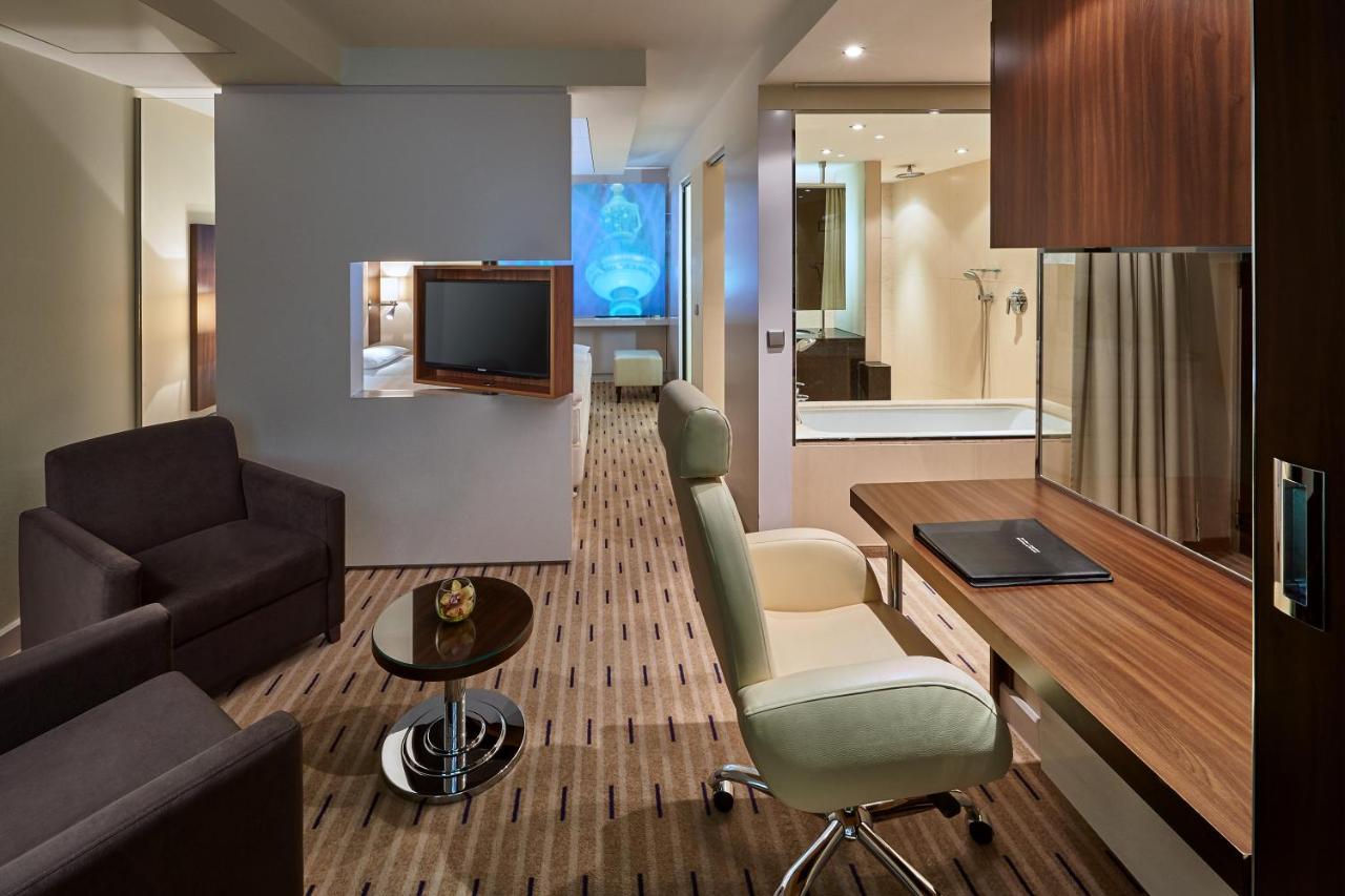 Park Inn by Radisson Berlin Alexanderplatz photo