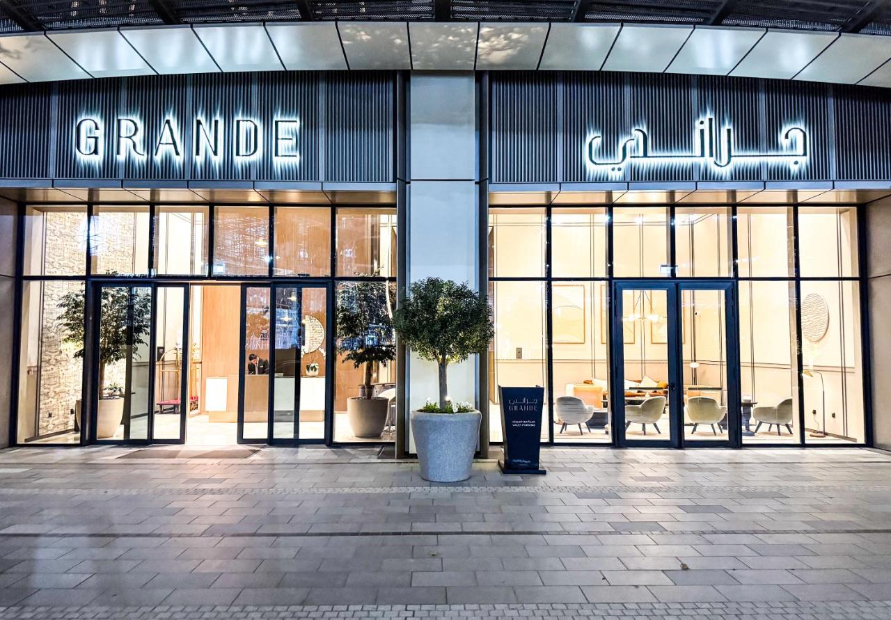 GRANDE SIGNATURE with a direct Burj Khalifa view and Private Fountain Show at 62nd floor with DXB AIRPORT VIP Shuttle option for 6 guests - 4