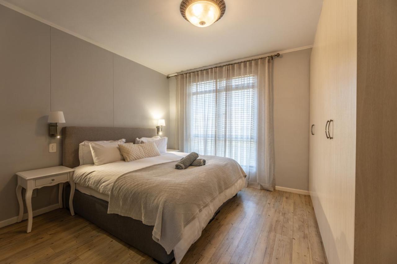 Portifino on lake 221 The Island Club - 2