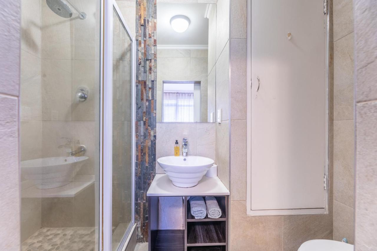 Portifino on lake 221 The Island Club - 3