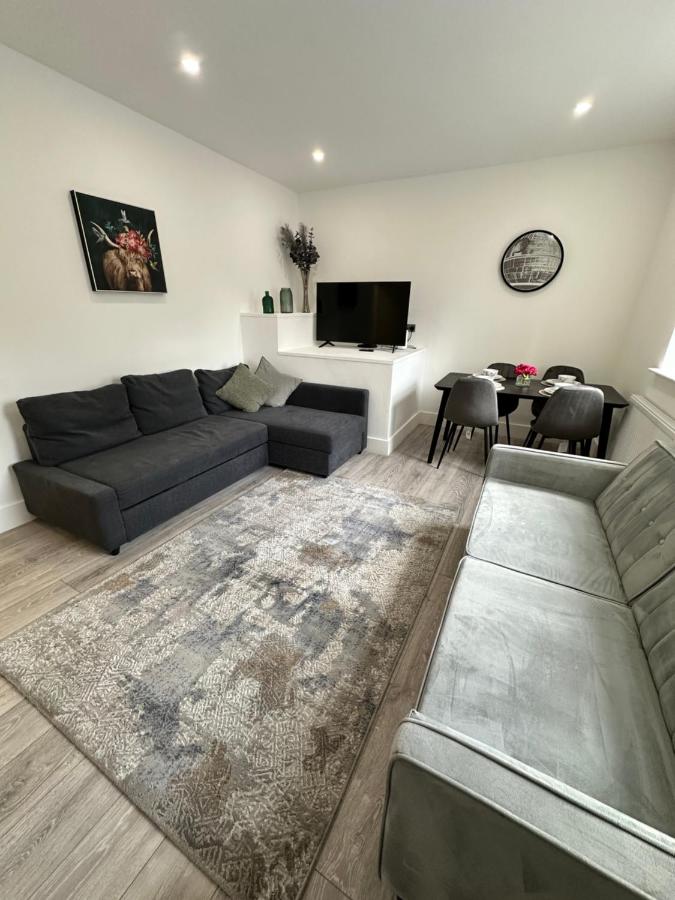 Two Bedroom for 5 near Underground - 4