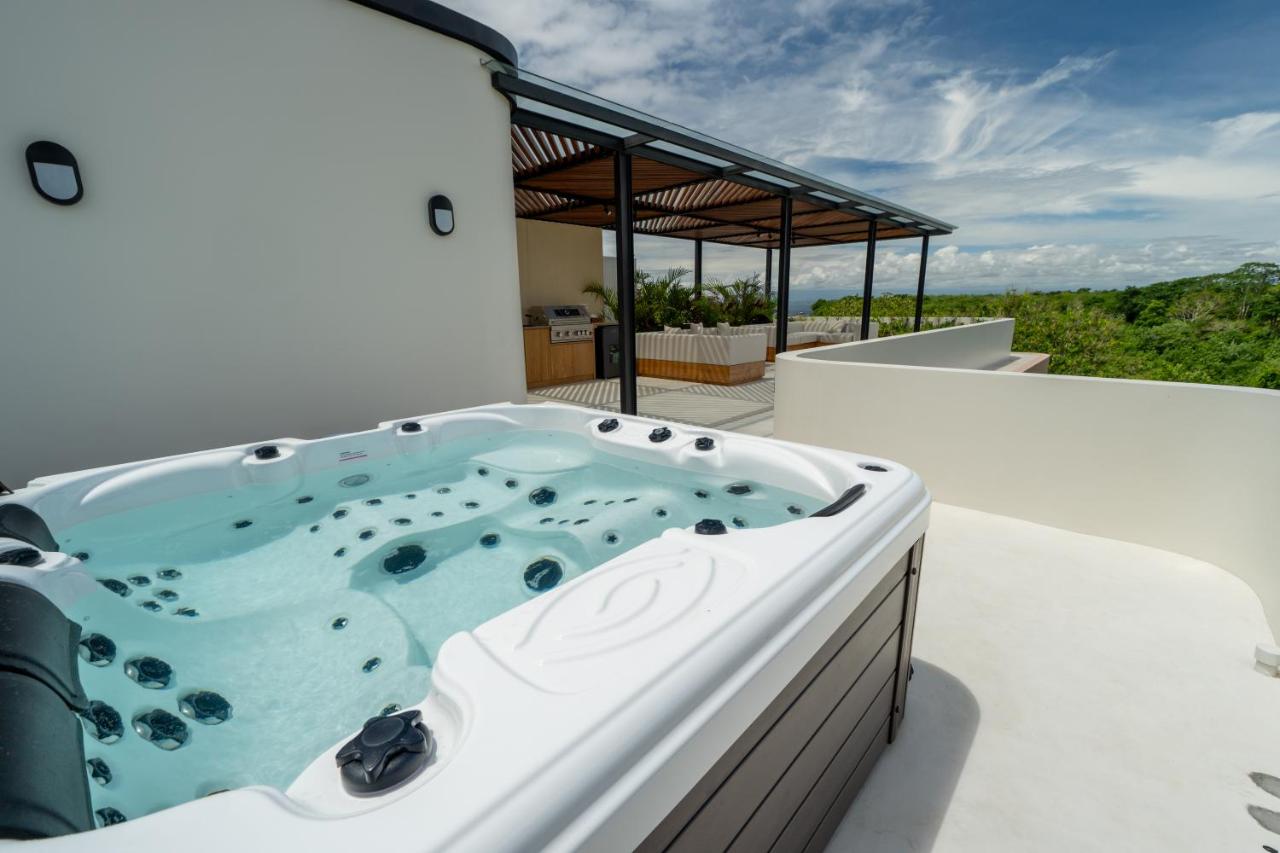 Balangan 4 bedrooms with rooftop and Jacuzzi