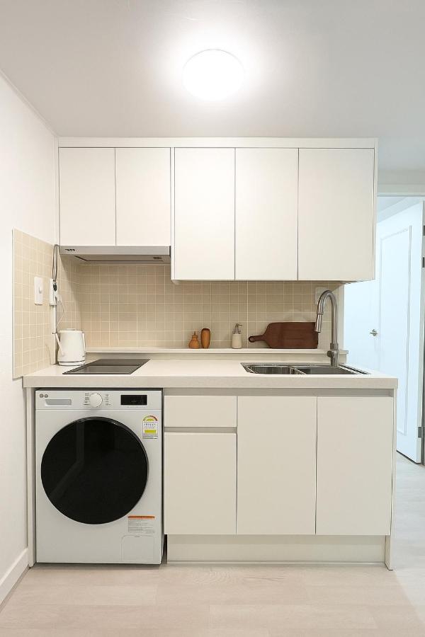 5 minutes from Sangsu Station, 5 minutes from Hongdae Street, Airport Bus, Sensory Accommodation - 4