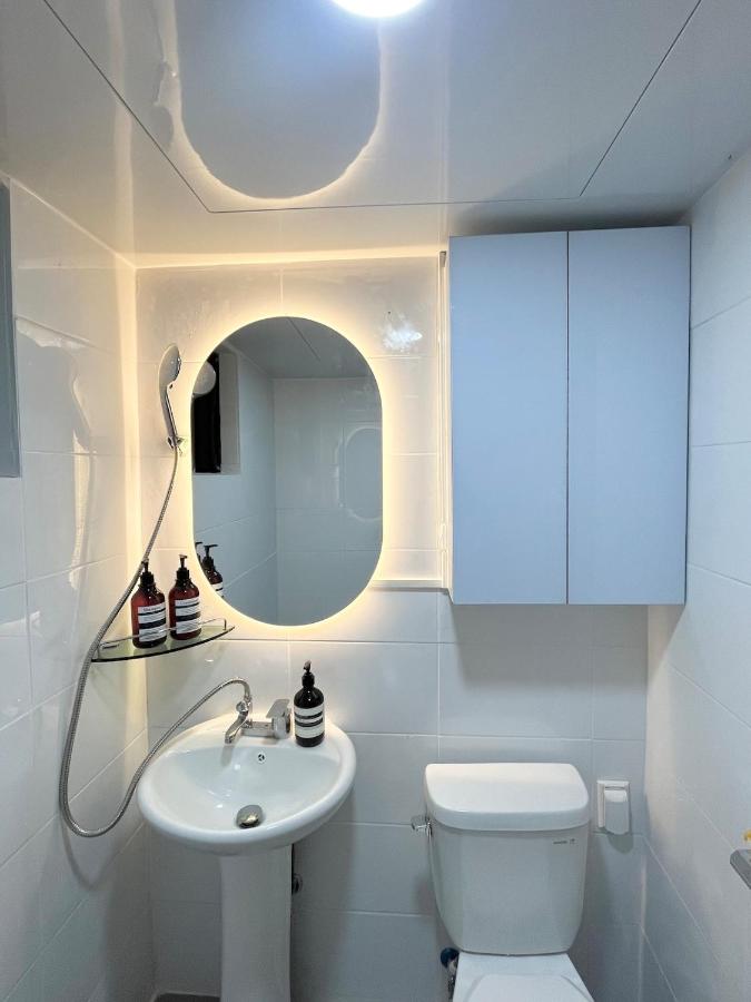 5 minutes from Sangsu Station, 5 minutes from Hongdae Street, Airport Bus, Sensory Accommodation - 3