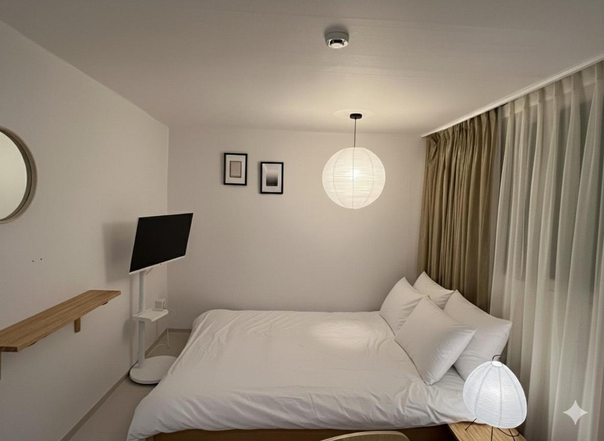 5 minutes from Sangsu Station, 5 minutes from Hongdae Street, Airport Bus, Sensory Accommodation - 5
