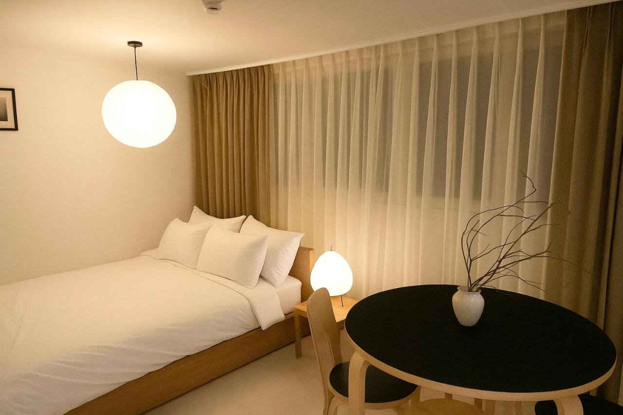 5 minutes from Sangsu Station, 5 minutes from Hongdae Street, Airport Bus, Sensory Accommodation - 2