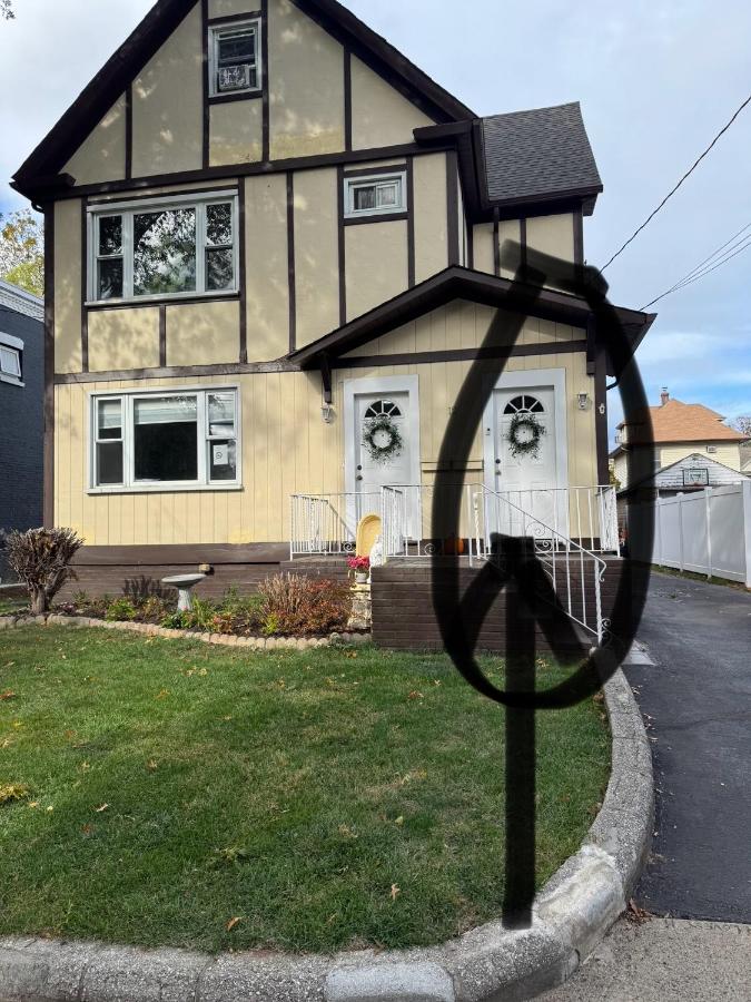 Cozy room with Queen bed 20 min to NYC