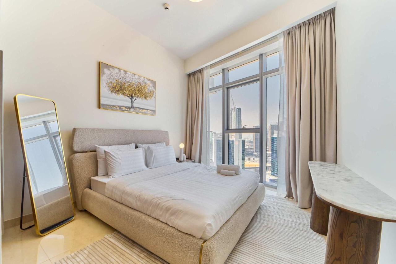 fam Living Ultra Luxury 3BR Burj Khalifa View - 3