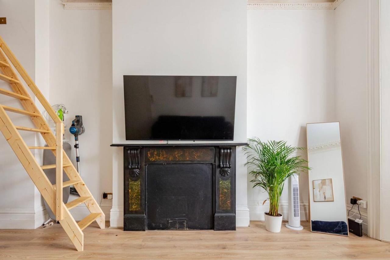 Ladbroke Grove hidden Gem - 5