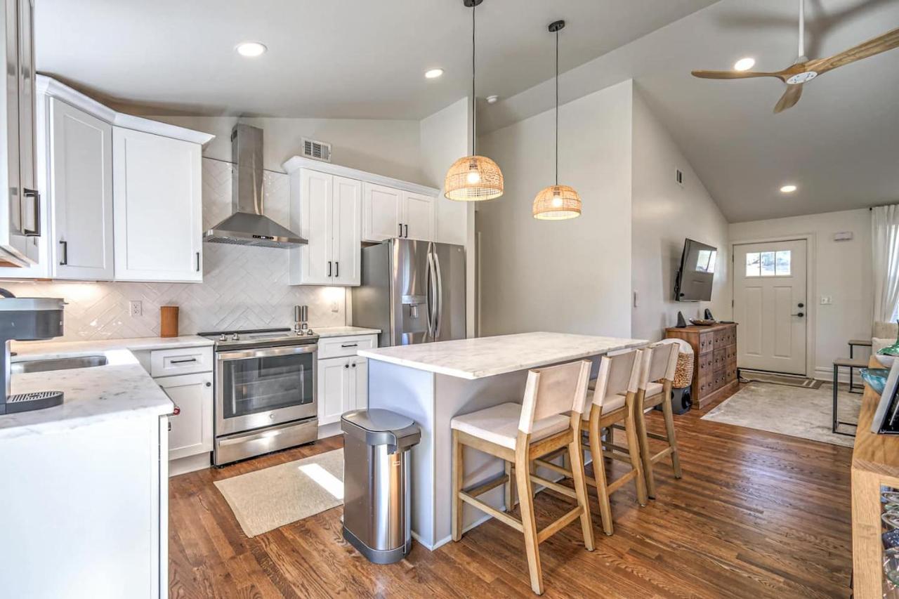 Dream Sylvan Park 4 bed 3 bath, Lush outdoor area - 5