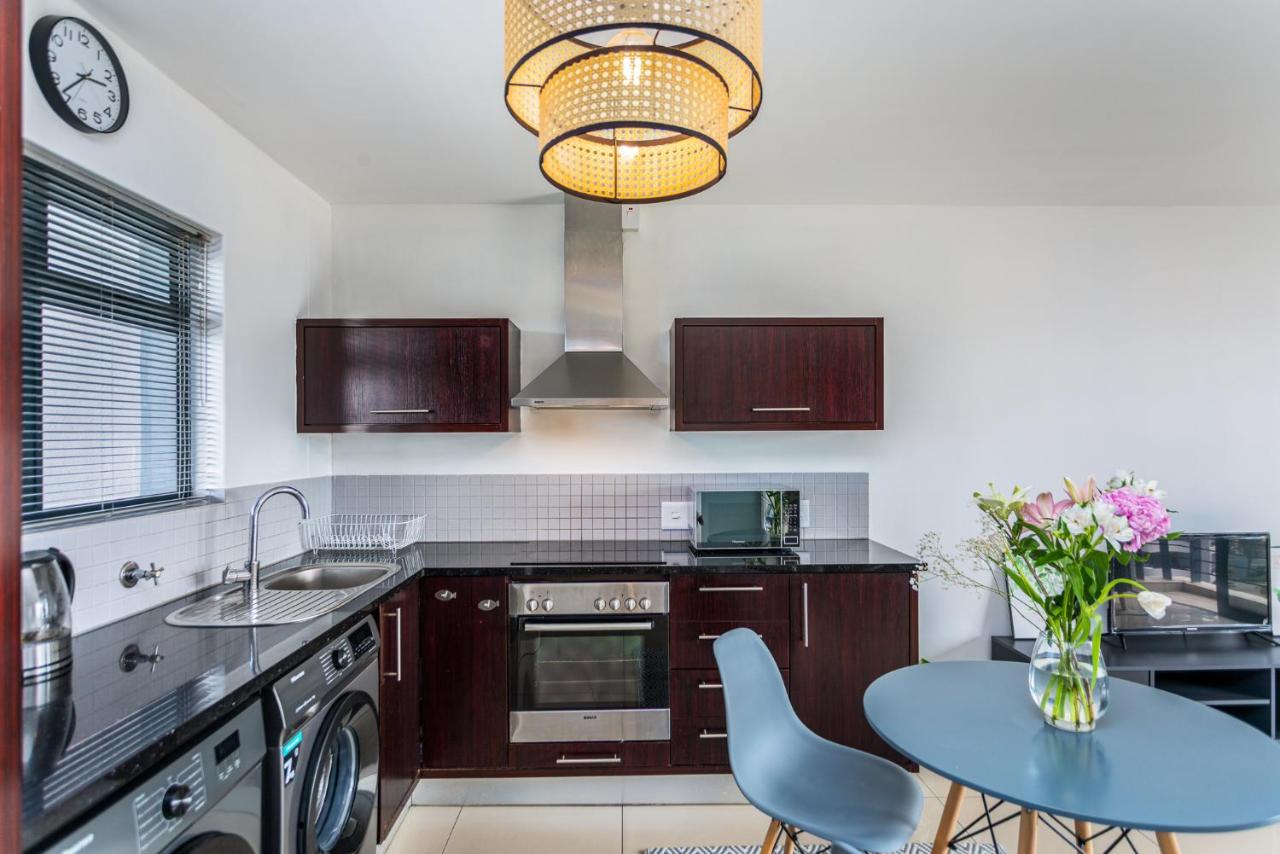 Knightsbridge 702W by CTHA - 2