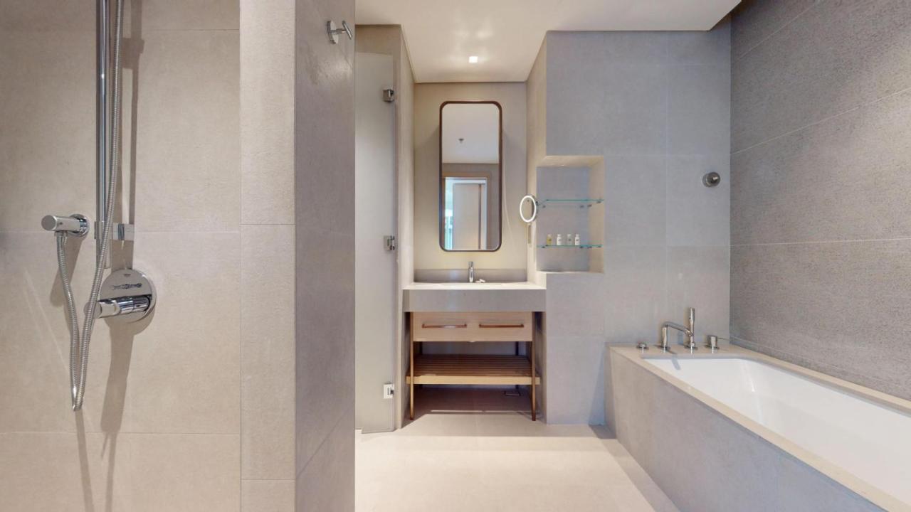 Vacationer Holiday Homes l Modern 2 Bed l Direct Dubai Mall Access l Free Pool, Gym - 3