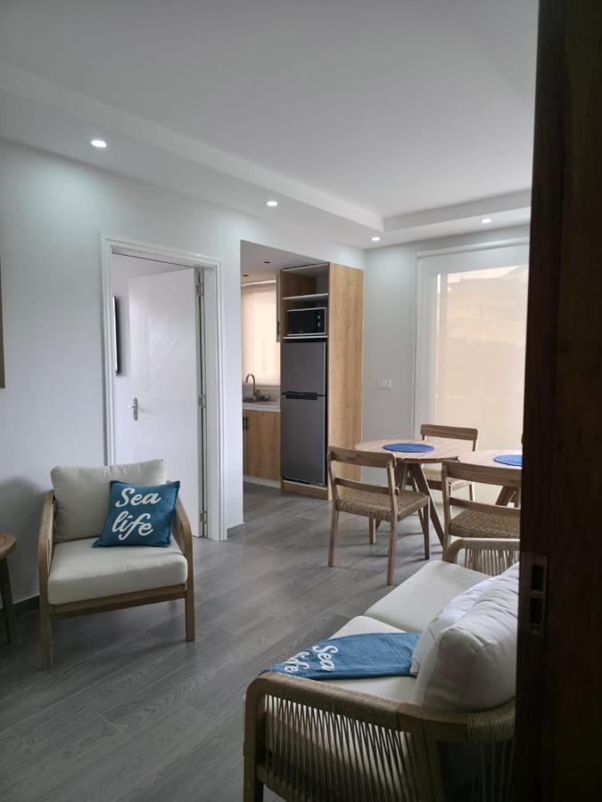 Sea'Amore - Modern & Luxury Apartment - 7mins walk to Flic en Flac Beach - Covered Parking - WiFi - Easy Living & Self Catering with Premium Amenities - 4