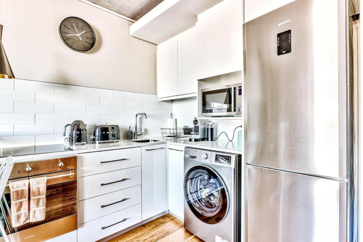 Gorgeous Table Mountain Views at The Docklands - 2