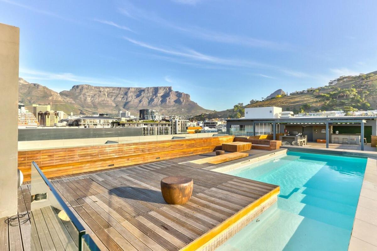 Gorgeous Table Mountain Views at The Docklands - 3