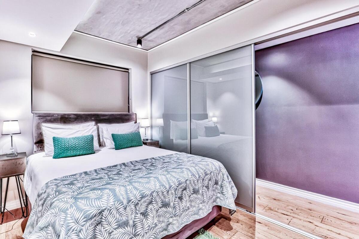 Gorgeous Table Mountain Views at The Docklands - 5