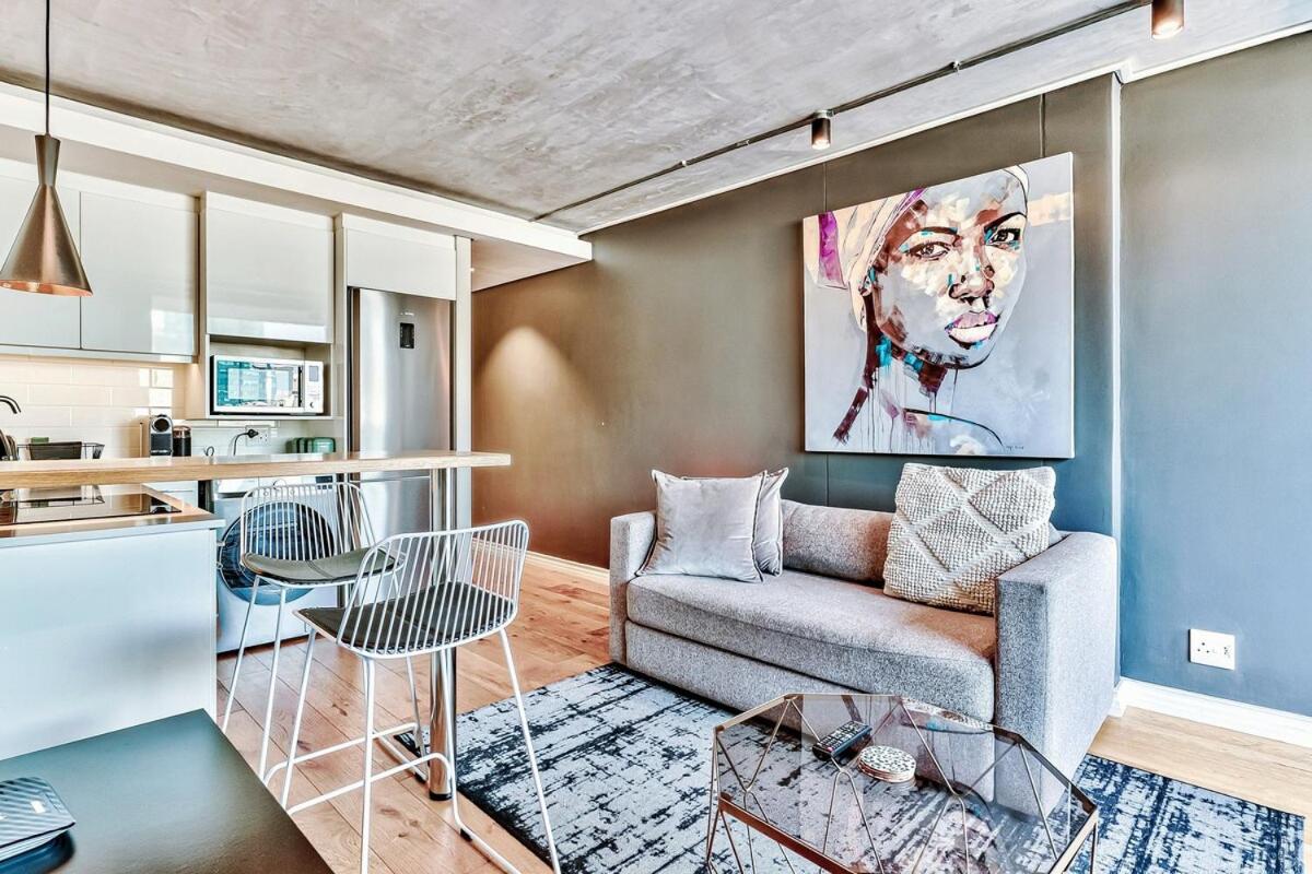 Gorgeous Table Mountain Views at The Docklands - 4