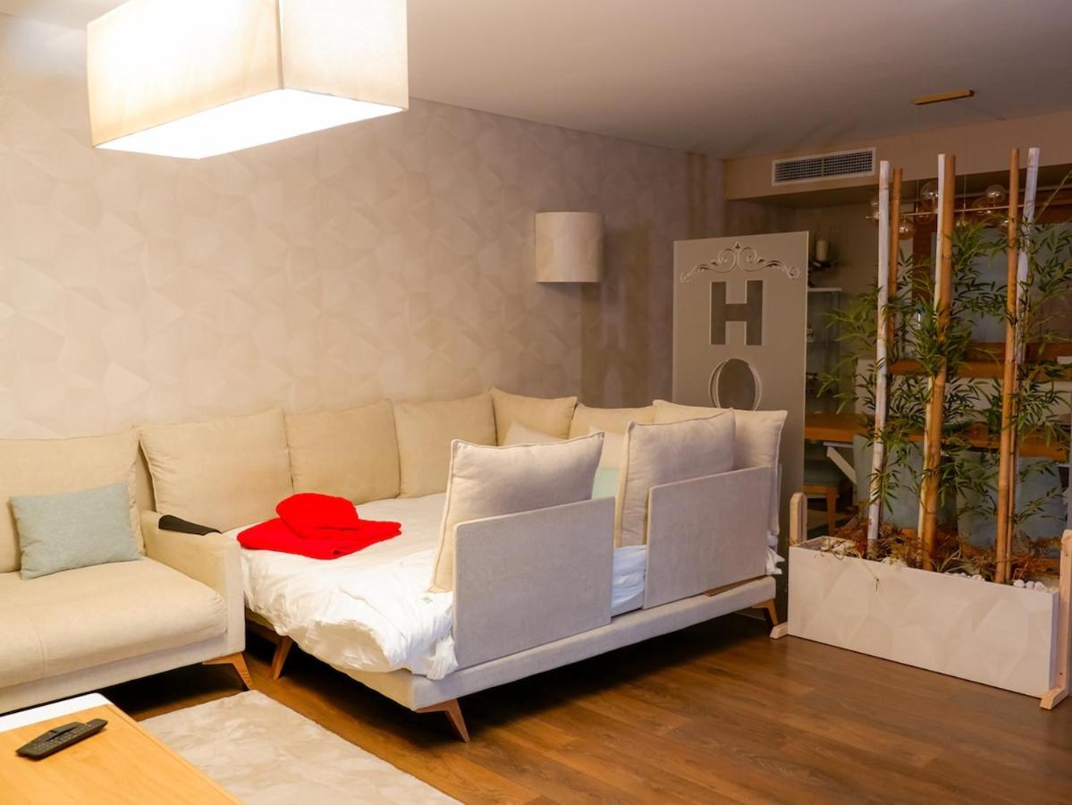 Luxury 2BR Spacious & Stylish with Patio near Metro - 3